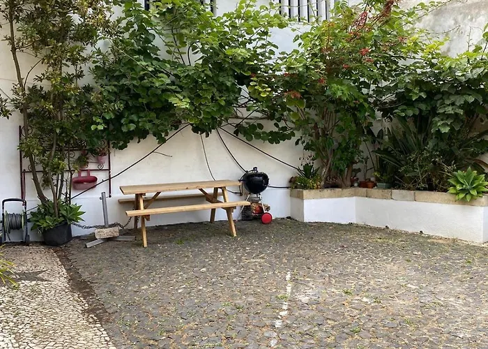 Charming Family In Graca Lissabon