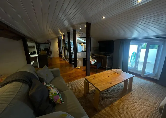 Charming Family In Graca *