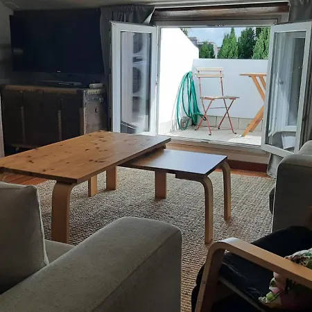 Charming Family In Graca דירה *