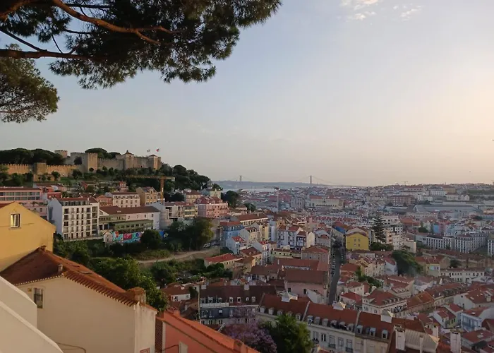 Charming Family In Graca *